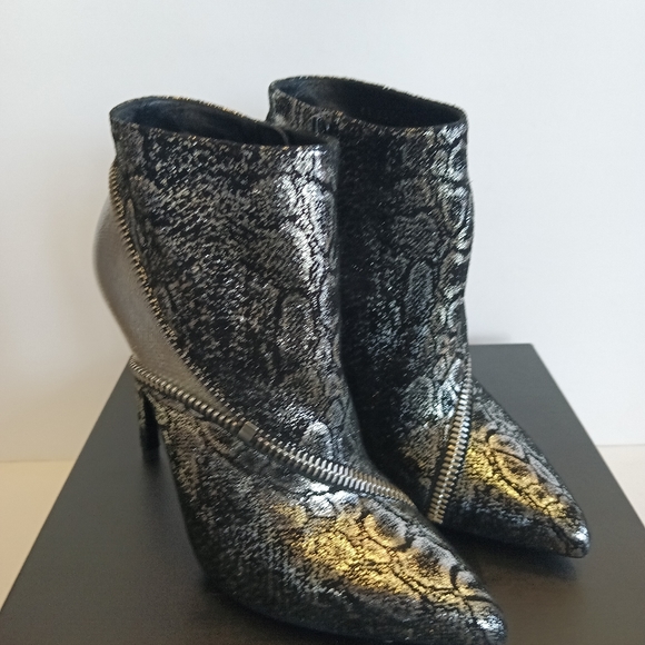 SAINT LAURENT BOOTIES - Picture 4 of 10